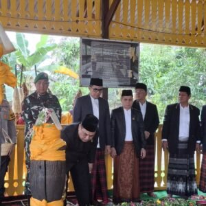 Sugiyono Melakukan Ziarah Makam Bersama Pemkot Samarinda