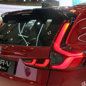 Perbandingan Honda CR-V Turbo dan Hybrid: Harga Melonjak, Fitur Beragam