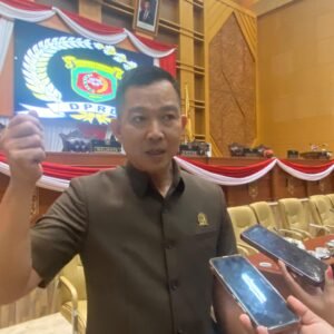 Viktor Sebut Pokir dan Bantuan Keuangan Sebagai Solusi Kebutuhan Warga