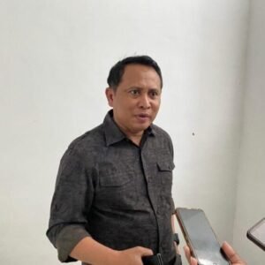 Anhar Soroti Sistem Pembelian Seragam di Koperasi Sekolah