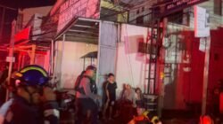 Quick Response Sat Samapta Polresta Samarinda Tangani Kebakaran di Gang Jamhari