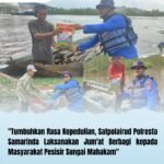 Tumbuhkan Rasa Kepedulian, Satpolairud Polresta Samarinda Gelar Jum’at Berbagi di Pesisir Sungai Mahakam