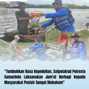 Tumbuhkan Rasa Kepedulian, Satpolairud Polresta Samarinda Gelar Jum’at Berbagi di Pesisir Sungai Mahakam