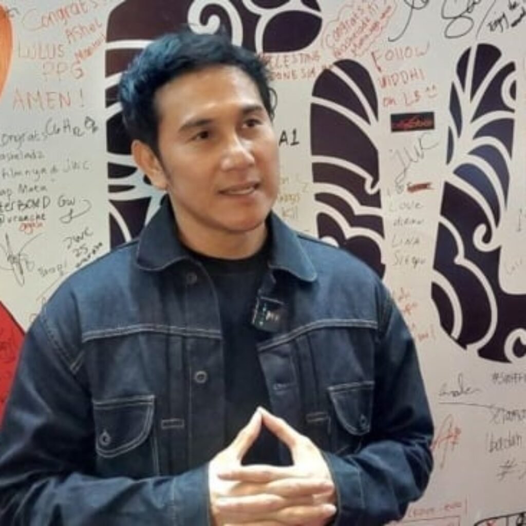 Tak Mau Pakai Efek Tua, Vino G Bastian Ubah Bentuk Tubuh demi Peran di Ayah, Aku Mau Cerita